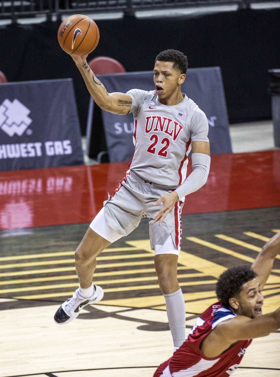 UNLV Rebels guard Nicquel Blake (22) elevates to pass versus the Fresno State Bulldogs during t ...