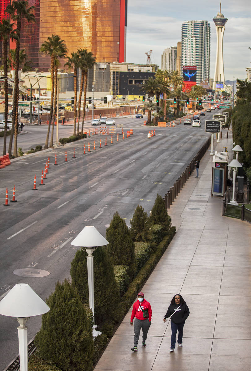 The Strip is largely empty on Thursday, Jan. 28, 2021, in Las Vegas. (Benjamin Hager/Las Vegas ...