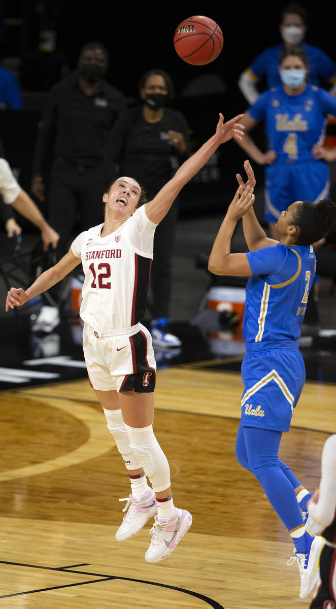 Stanford Cardinal guard Lexie Hull (12) blocks an attempted point by UCLA Bruins guard Dominiqu ...