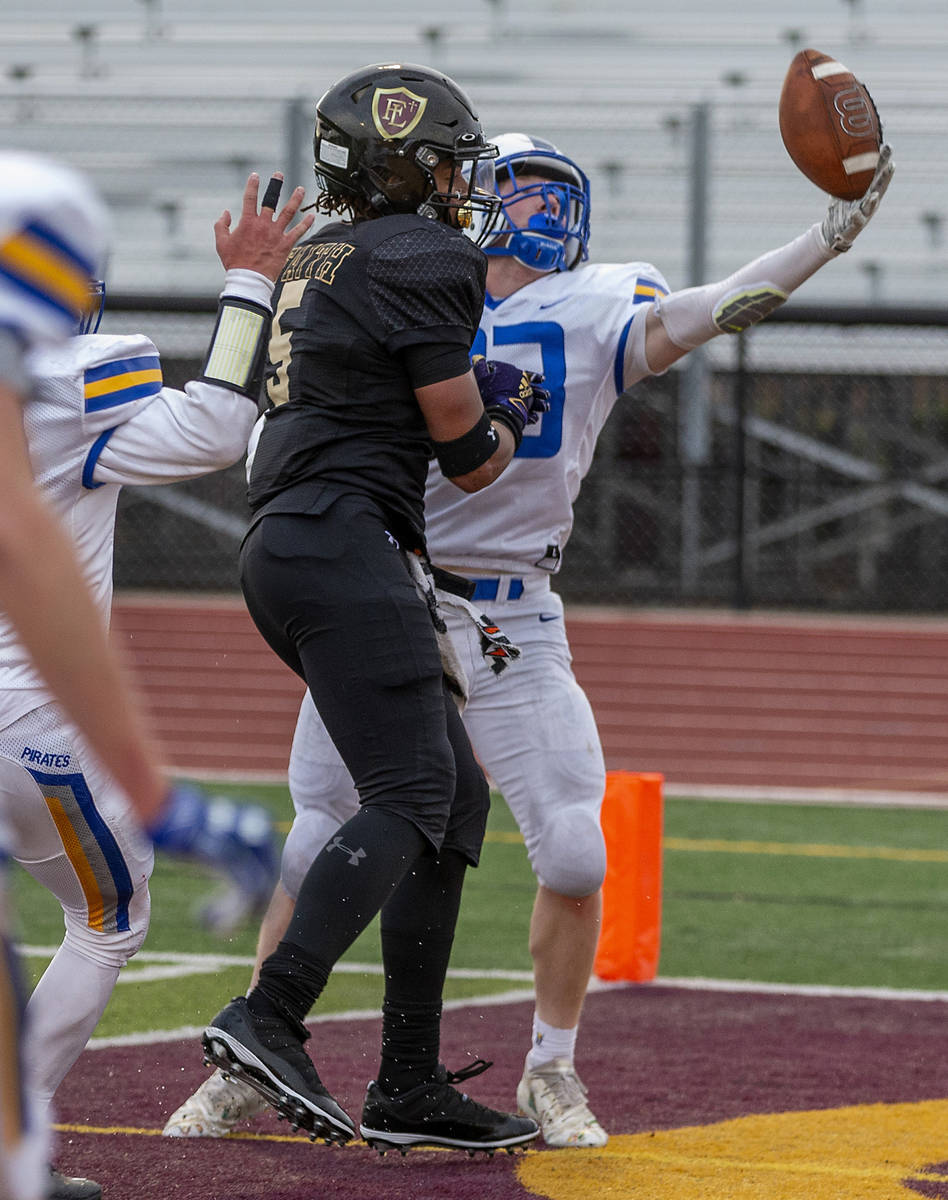 Moapa ValleyÕs Landon Wrzesinski (23) deflects a pass intended for Faith LutheranÕs J ...