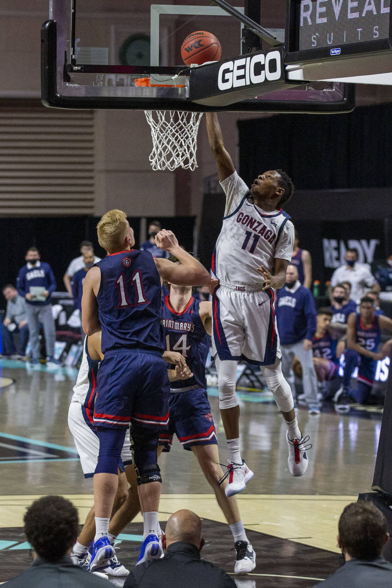 Gonzaga Bulldogs guard Joel Ayayi (11) makes a layup during the second half of the WCC menÕ ...