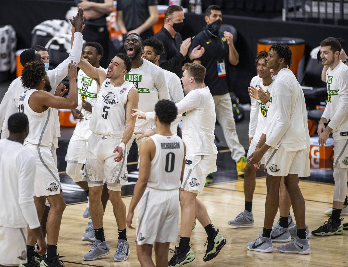 Oregon Ducks guard Chris Duarte (5) gets pumped up with teammates as they ready to face the Ari ...