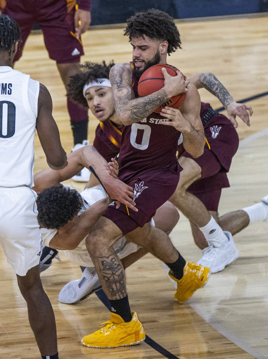 Arizona State Sun Devils guard Holland Woods (0) rips the ball away from Oregon Ducks guard Wil ...