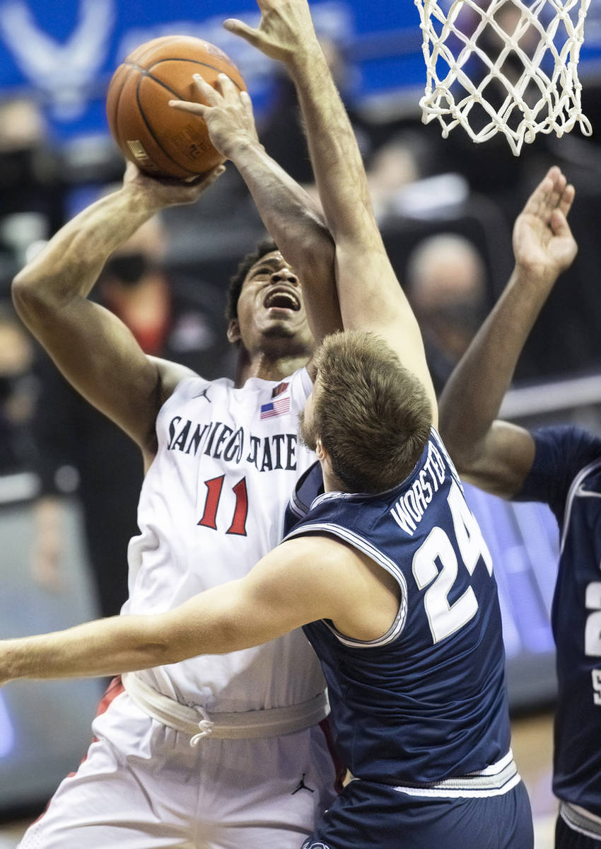 San Diego State Aztecs forward Matt Mitchell (11) drives to the rim past Utah State Aggies guar ...