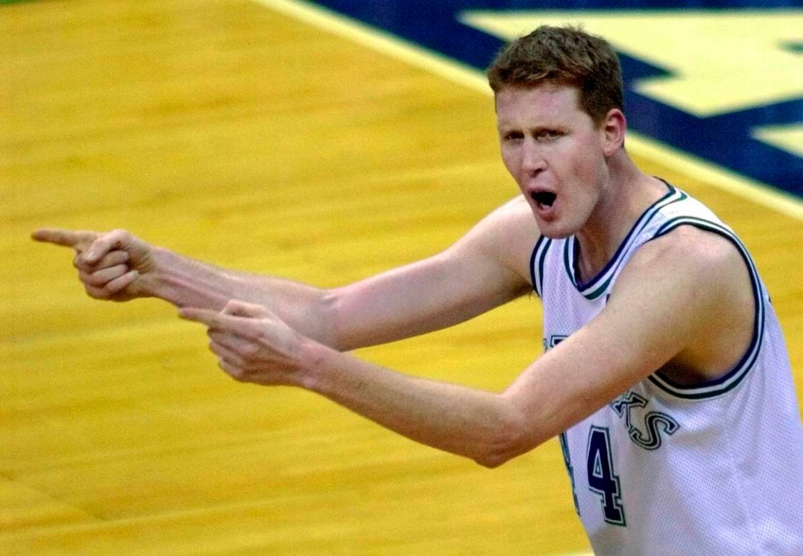FILE - In this Feb. 17, 2001, file photo, Dallas Mavericks center Shawn Bradley reacts as he ar ...
