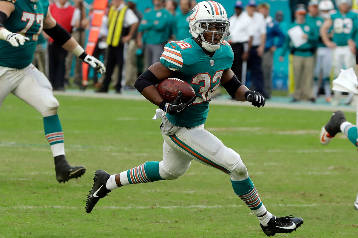 Miami Dolphins running back Kenyan Drake (32) runs for a touchdown, during the second half of a ...