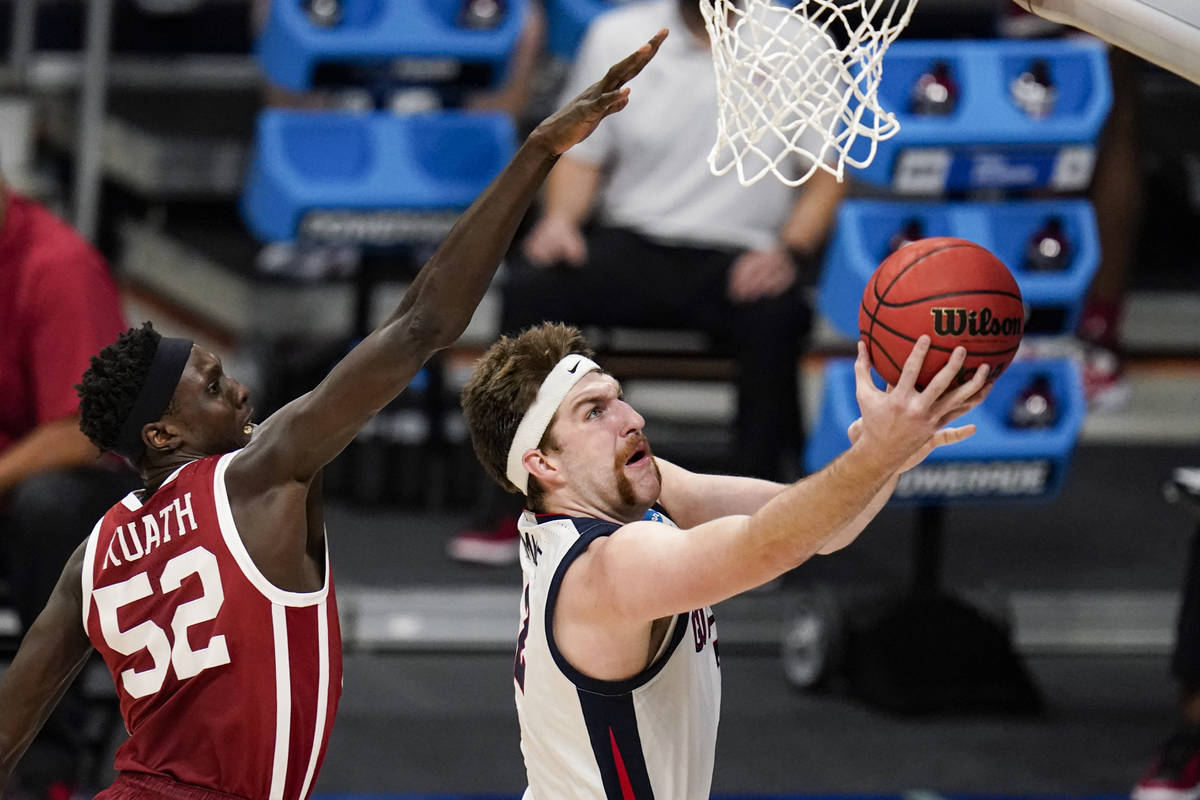 Gonzaga forward Drew Timme (2) shoots in front of Oklahoma forward Kur Kuath (52) in the first ...