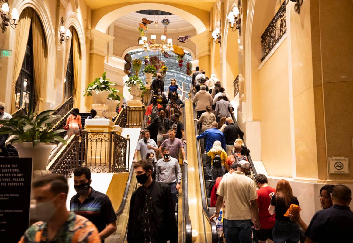The entrance to the Bellagio is packed on Friday, March 19, 2021, in Las Vegas. (Benjamin Hager ...