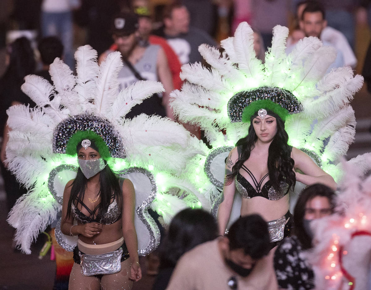 The Strip is packed outside Paris Las Vegas on Friday, March 19, 2021, in Las Vegas. (Benjamin ...