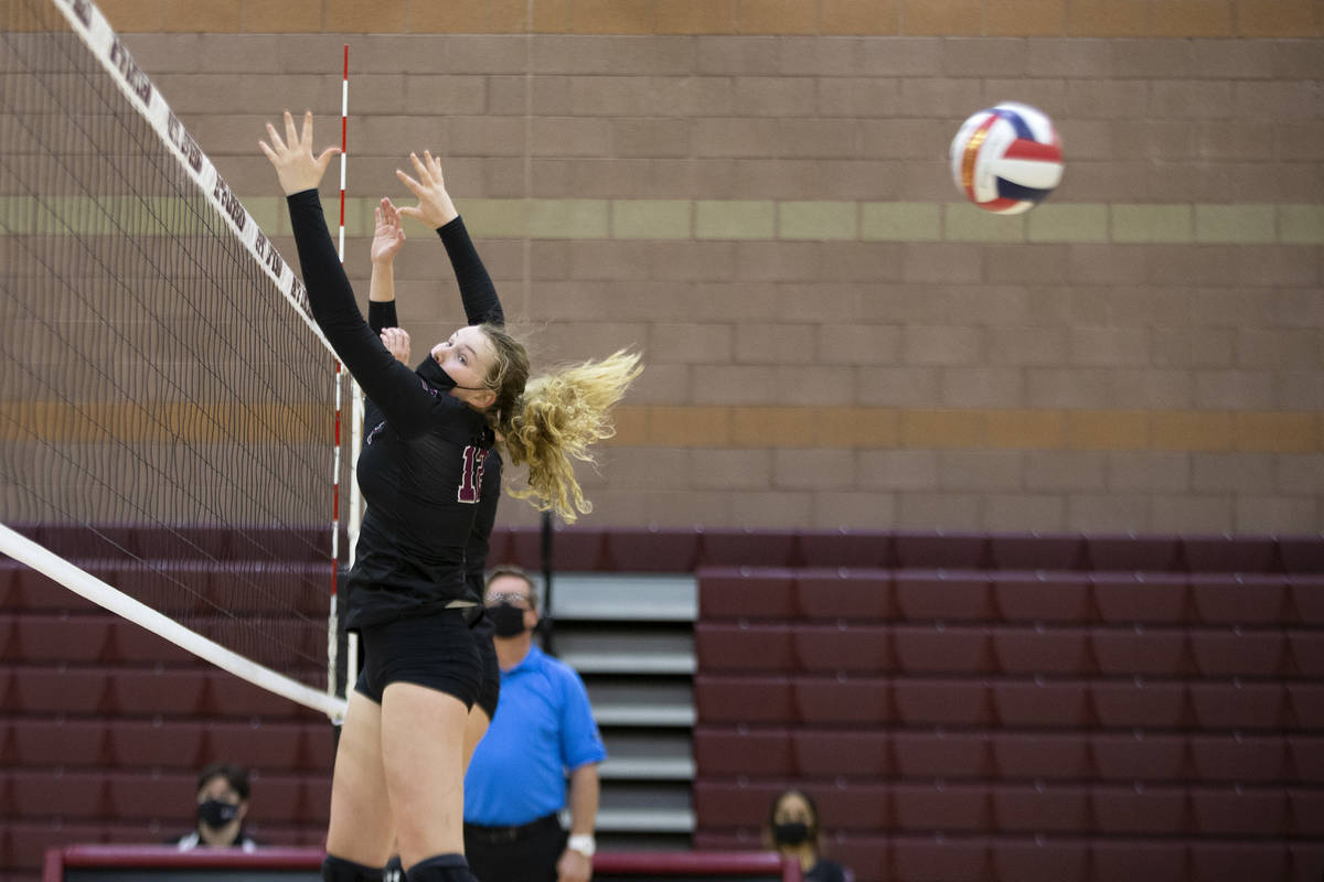 Faith Lutheran's Delaney Wilson (12) looks back after missing a block during their girls high s ...
