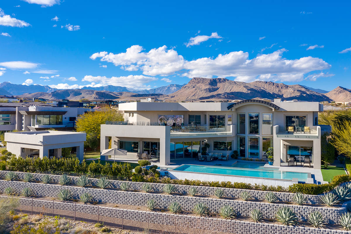 DeMarcus Cousins, ‘Pawn Stars’ ’ Rick Harrison sell Las Vegas mansions