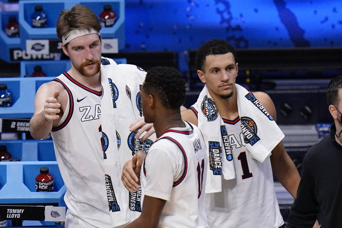 Gonzaga forward Drew Timme (2) and Jalen Suggs (1) greet Joel Ayayi (11) to the bench in the se ...