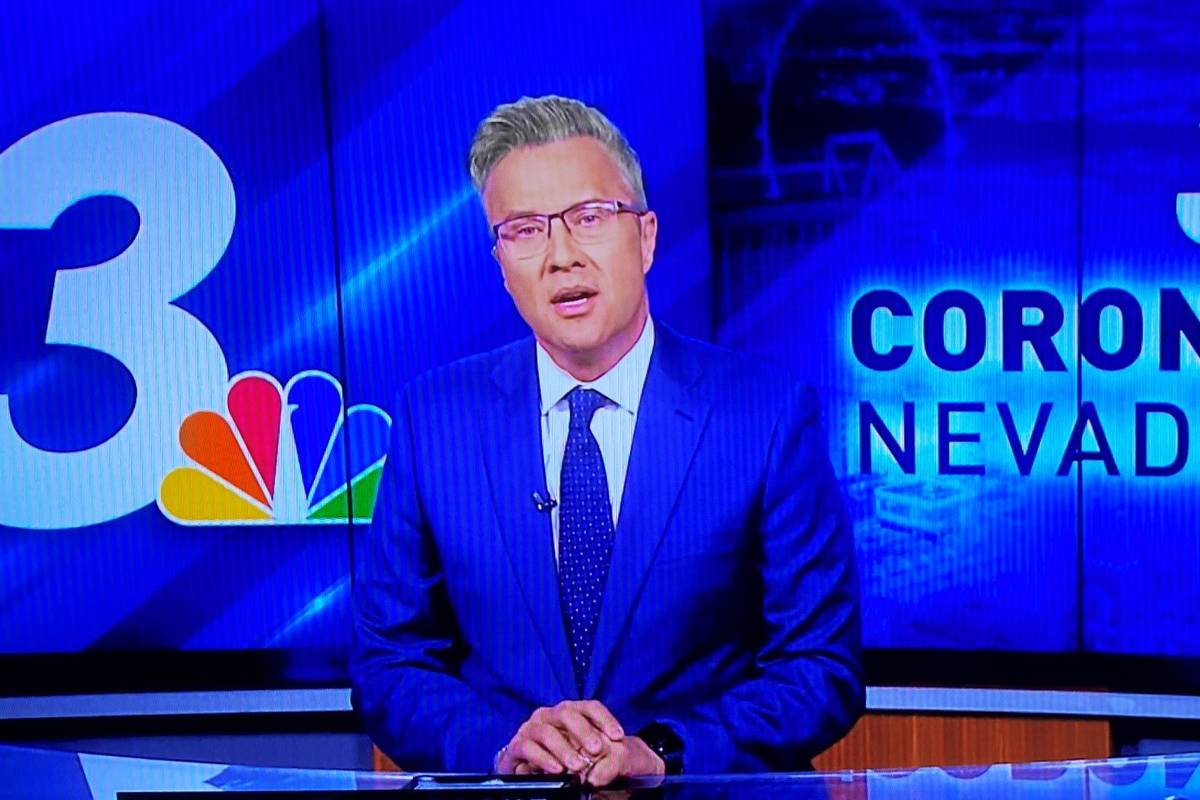 Channel 3 anchor Reed Cowan reports the news on Wednesday, April 7, 2021, in Las Vegas. (Benjam ...