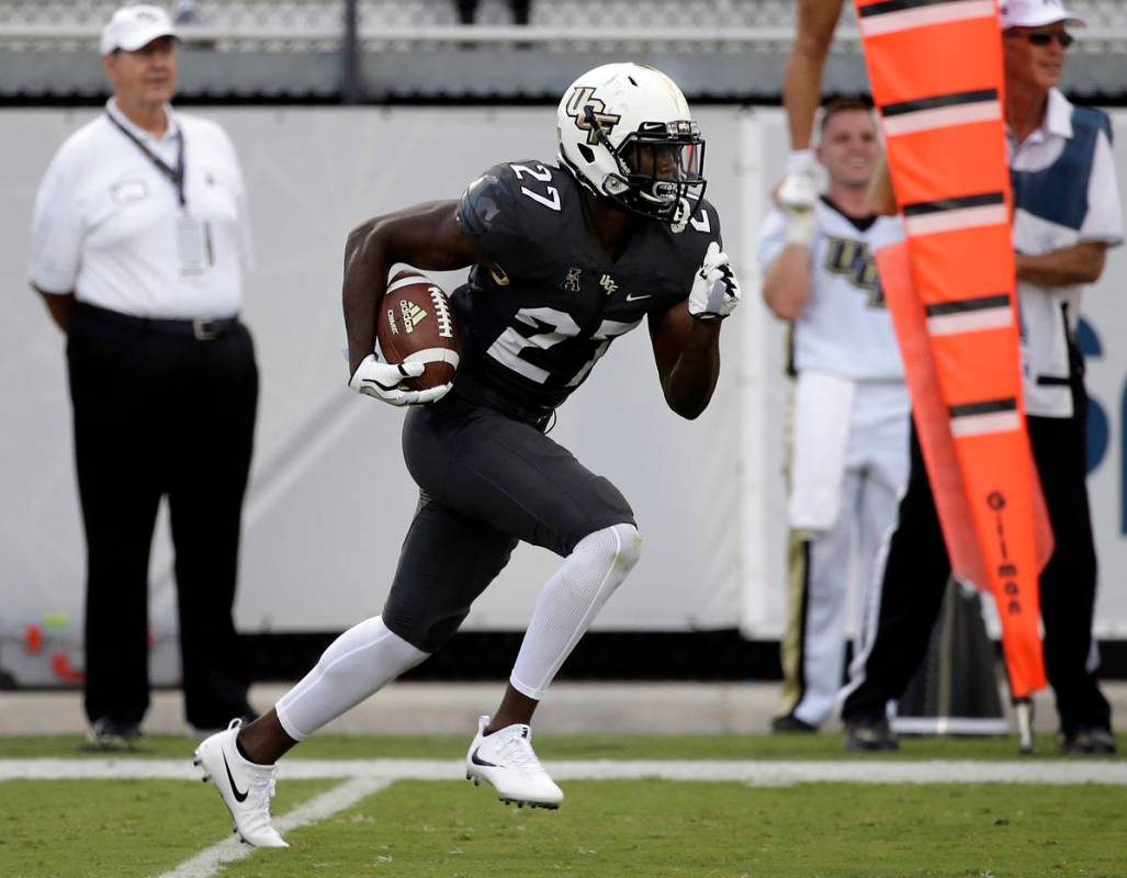 Central Florida's Richie Grant returns a kick against Florida International during the first ha ...