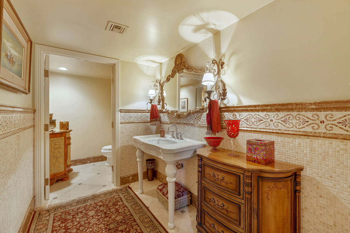 A powder room near the foyer. (Fraser Almeida/Luxury Homes Photography)