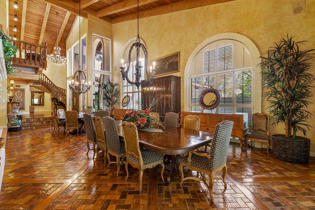 The dining room. (Fraser Almeida/Luxury Homes Photography)