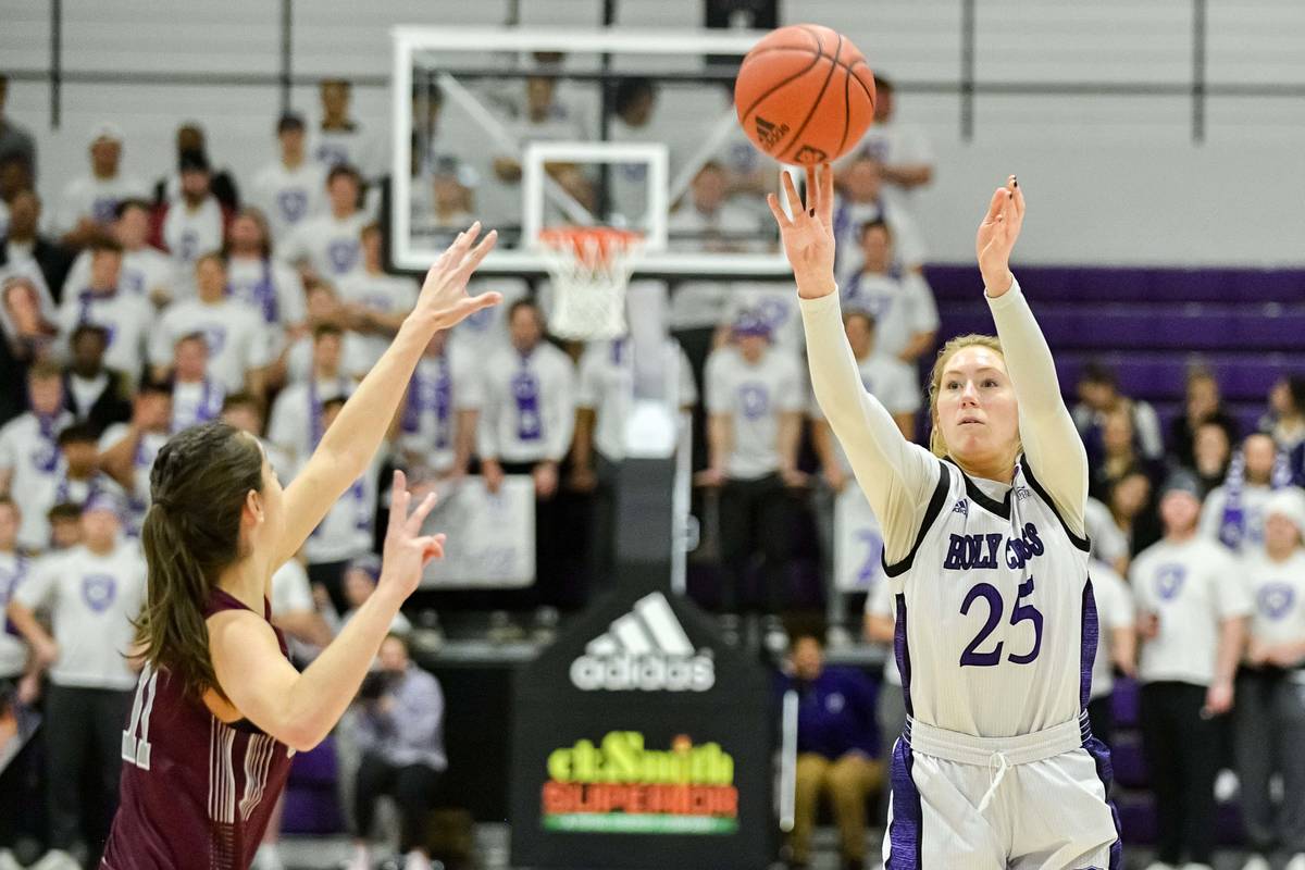 Holy Cross forward Lauren Manis. Courtesy of Holy Cross athletics.