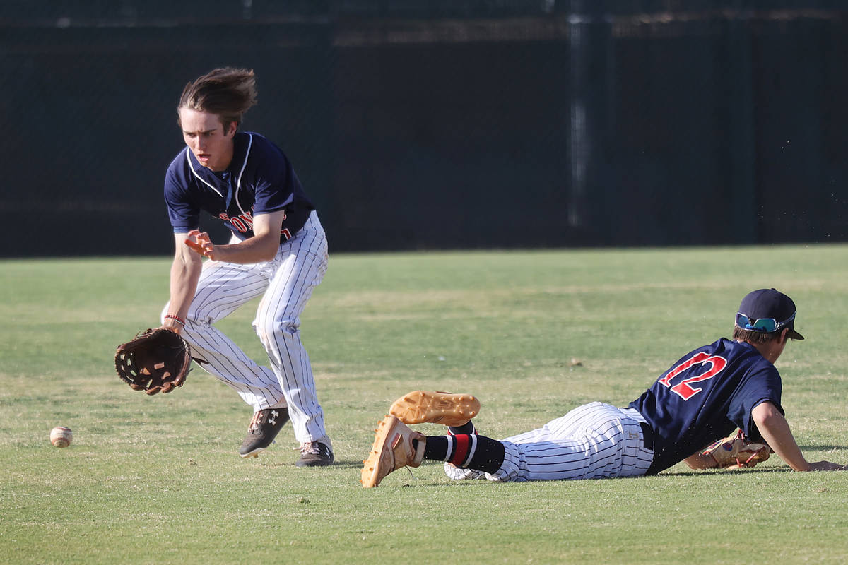 Coronado's Mason McCormack (7) goes down for the ball after teammate Gerald Alesia (12) dropped ...