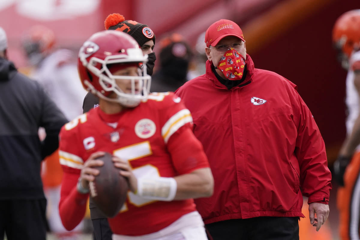 Kansas City Chiefs head coach Andy Reid, right, watches quarterback Patrick Mahomes warm up bef ...