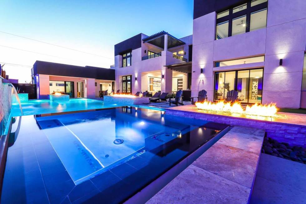 A dusk view of 526 Kingston Road, Henderson. (SugarMill Studios)