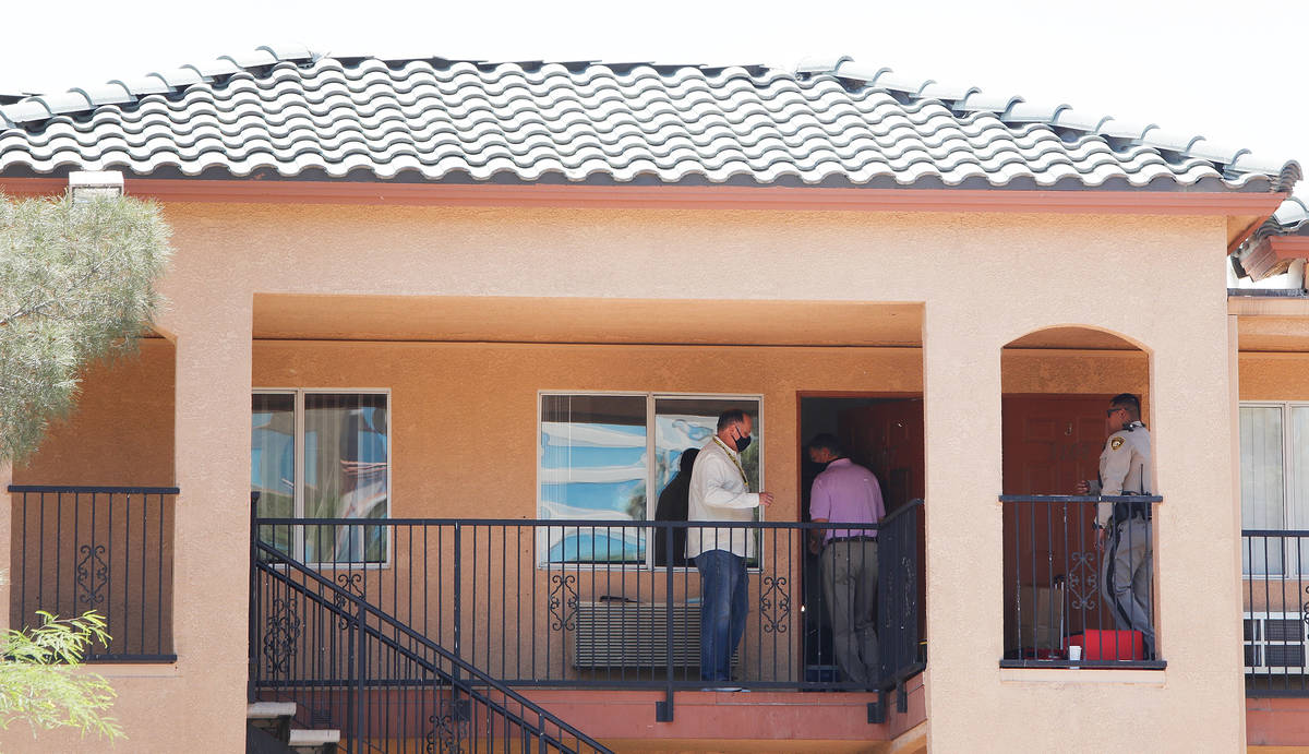 Las Vegas police and their Crime Scene Investigations team investigate in Emerald Suites on Par ...
