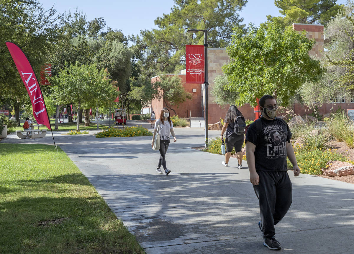 Students walking around campus at UNLV in Las Vegas on Thursday morning, Aug. 27, 2020. (Las Ve ...