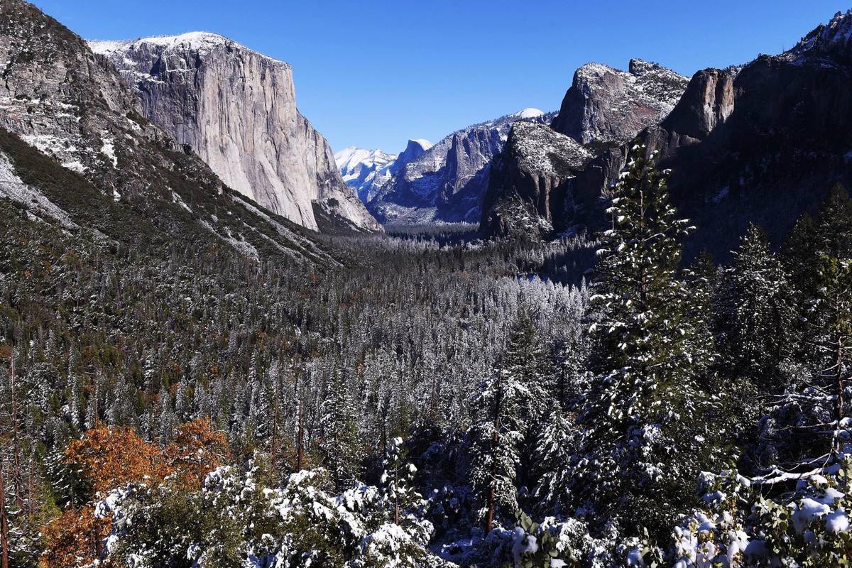 A light dusting of snow covers Yosemite Valley following a weekend snowstorm in Yosemite Nation ...