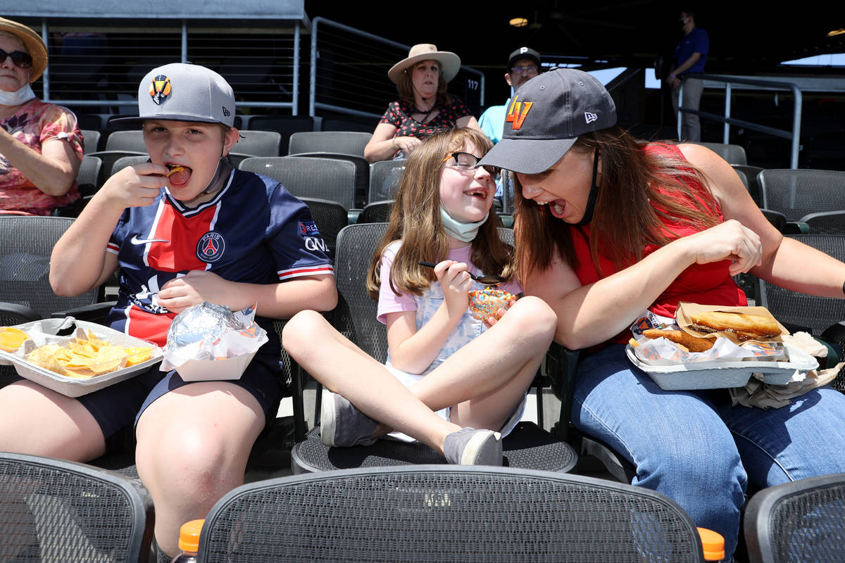 Mary Barnett eats with her children Hunter, 10, and katelyn, 7, at Las Vegas Ballpark before th ...