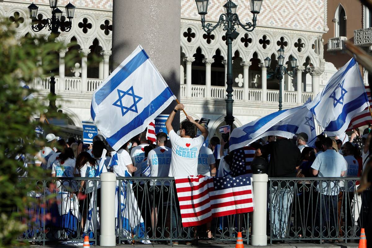 Las Vegas locals take to The Strip for 'Stand with Israel' rally