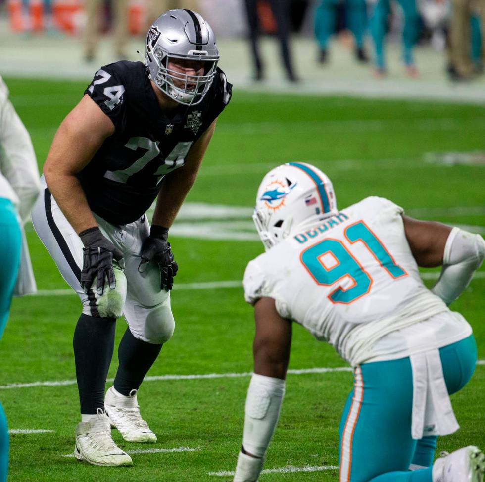 Raiders offensive tackle Kolton Miller (74) sets up against Miami Dolphins defensive end Emmanu ...