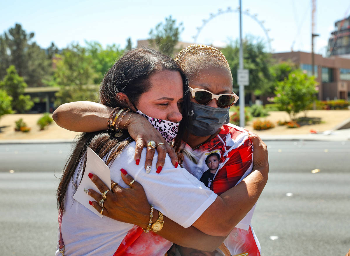 Margarita Edwards, left, with Nevada Child Seekers, comforts Lisa Stovall, right, grandmother t ...