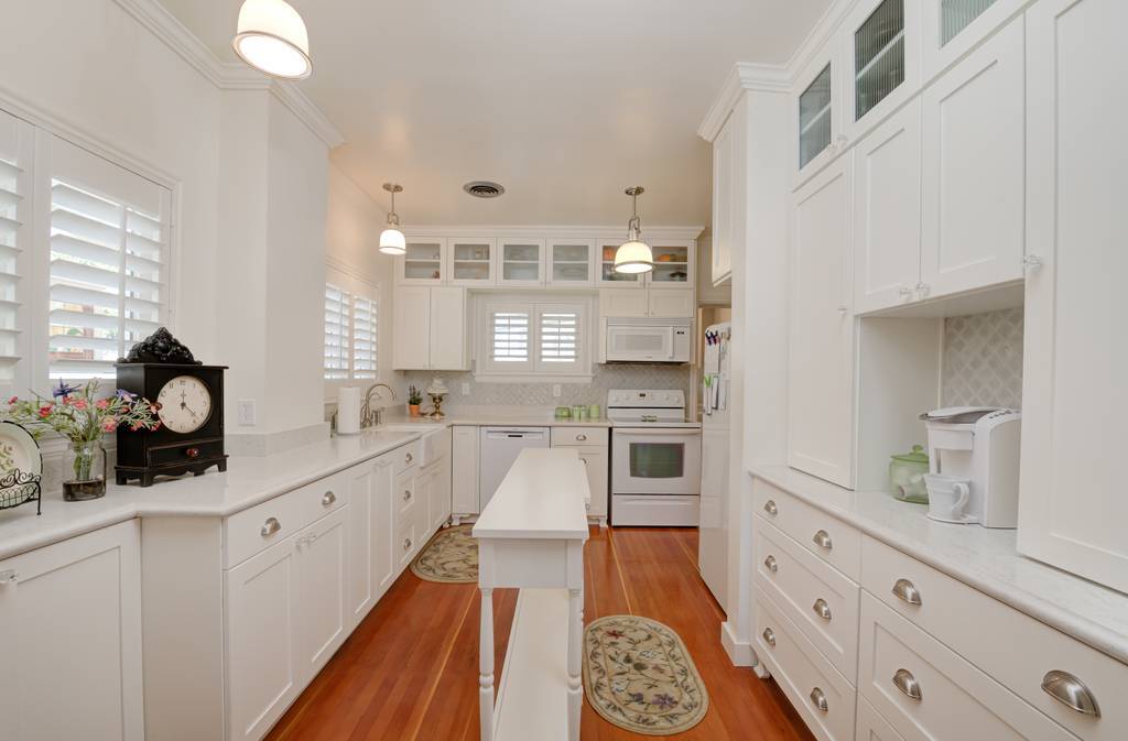 The kitchen area of 1324 Colorado St. in Boulder City. (Jamie Jane Photography)