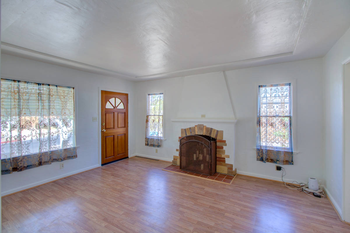 The living room of 629 Avenue L in Boulder City. (Desert Sun Realty)