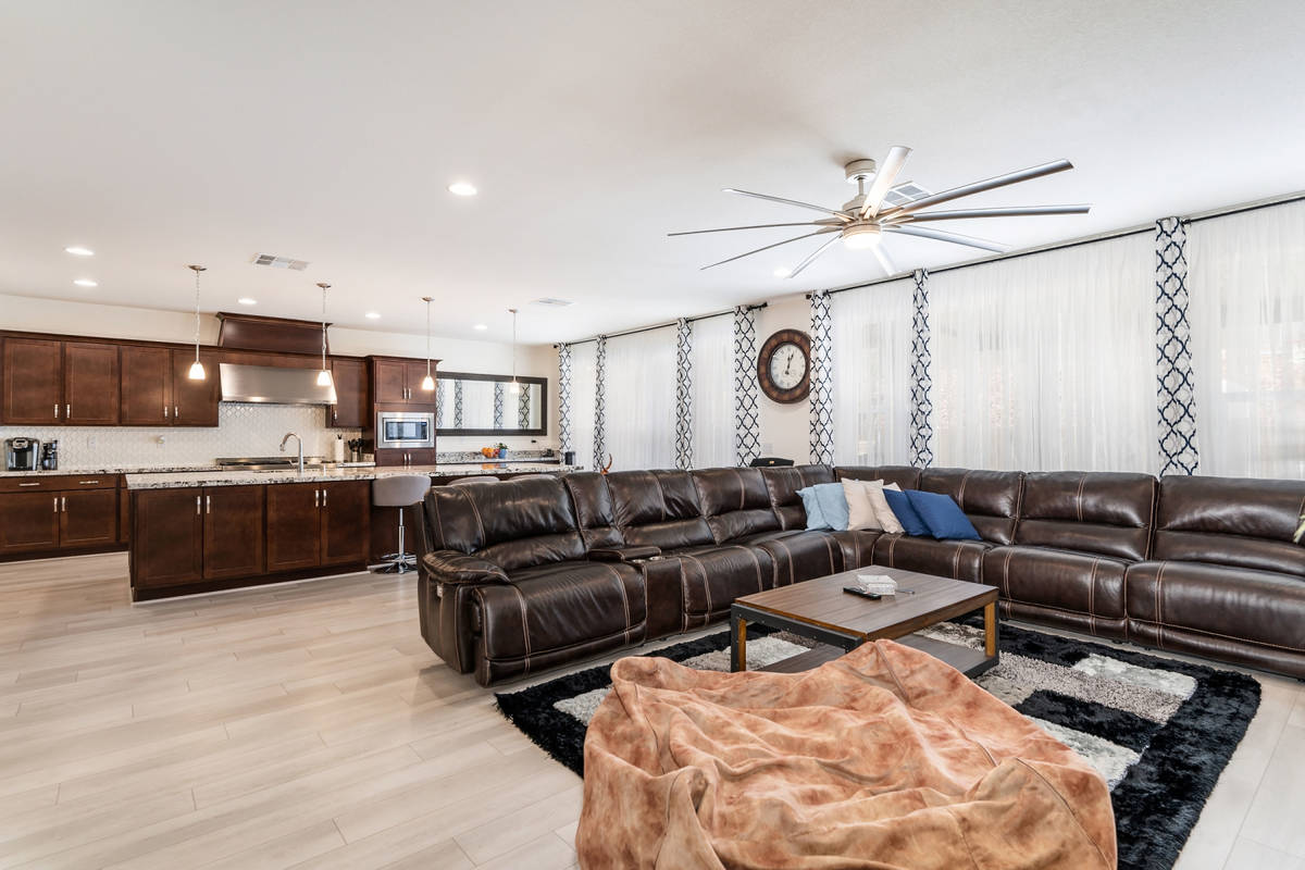 The great room at 4601 Amazing View St. (SpotLight Home Tours)