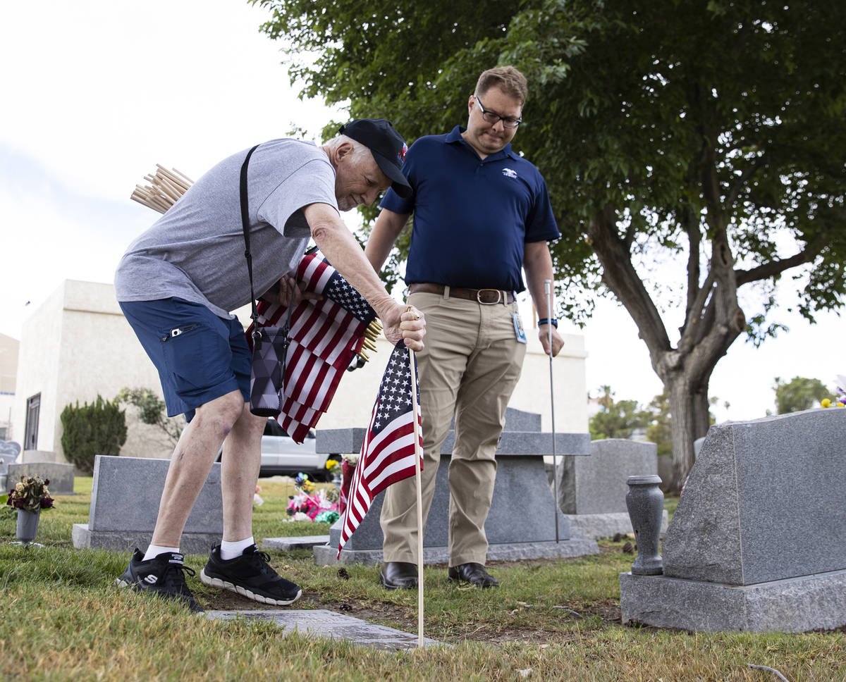 Stephen Weiner, left, director of KLINE Veterans fund, and Brendan Vargas, regional representat ...