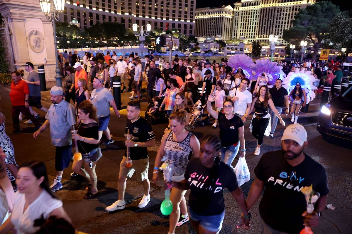 Memorial Day weekend crowds in Las