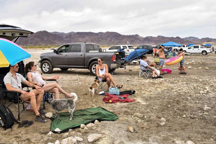 Crowds line up along Boulder Beach at Lake Mead National Recreation area for Memorial Day weeke ...
