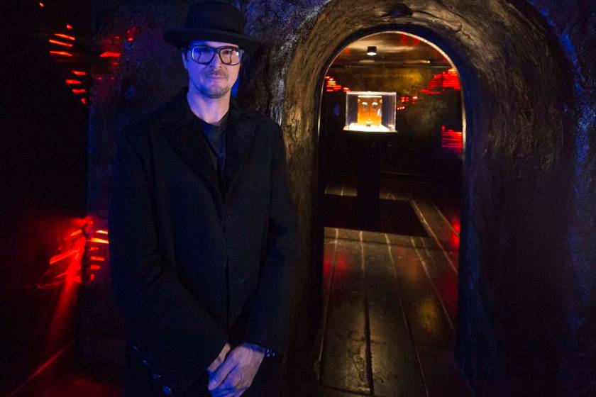 Zak Bagans retrieves a piece of James Dean’s ‘cursed’ Porsche Las