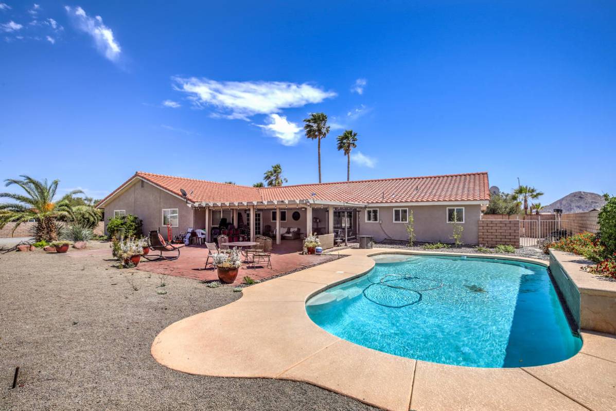 The pool and patio area of 9840 W. Ann Road. (Neon Sun Photography)