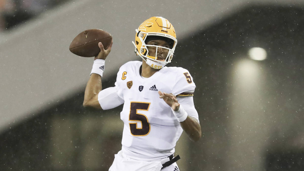 Arizona State quarterback Jayden Daniels (5) plays during an NCAA college football game against ...