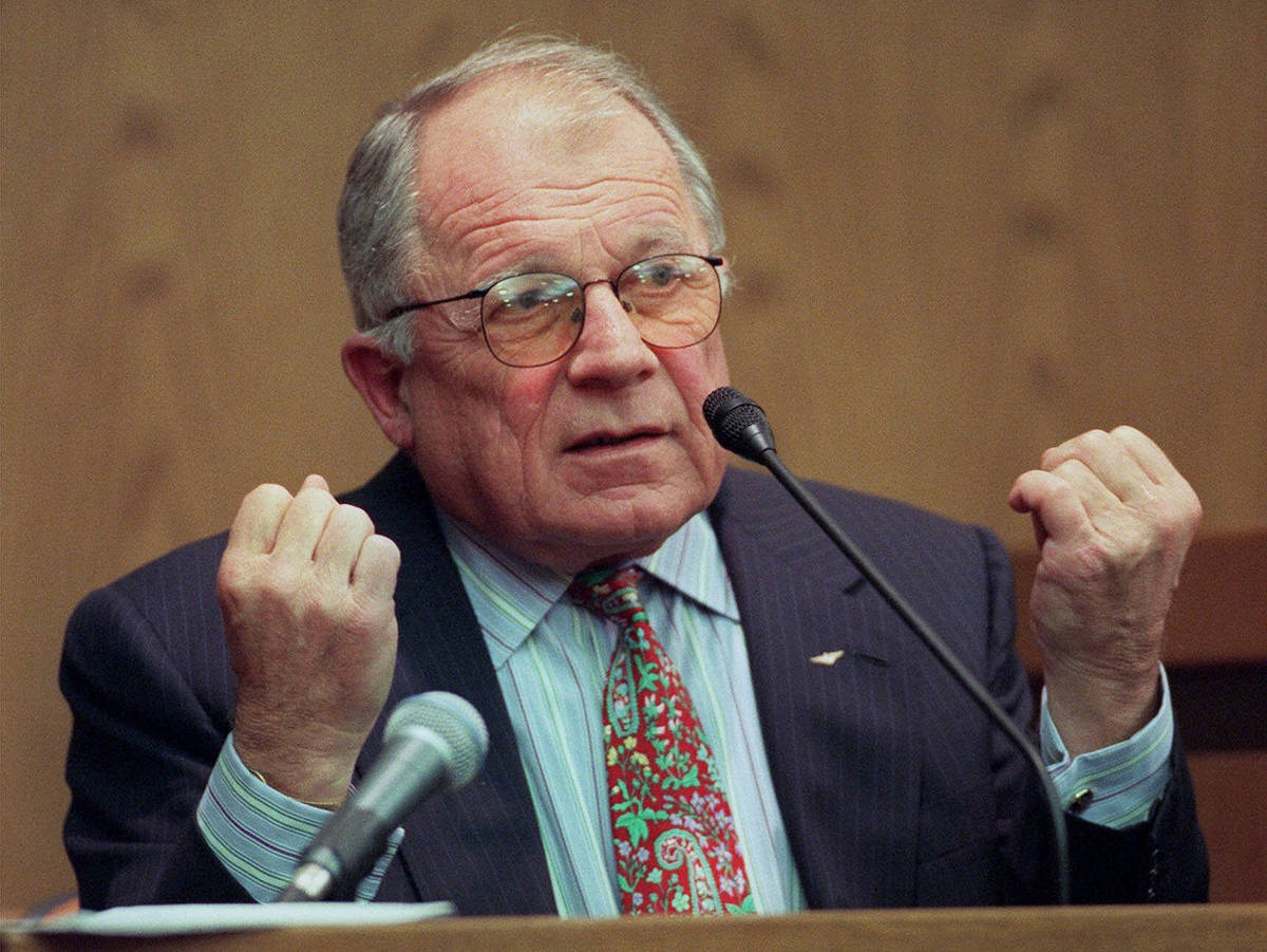 In this Monday, Feb. 14, 2000, file photo, F. Lee Bailey testifies during cross examination in ...