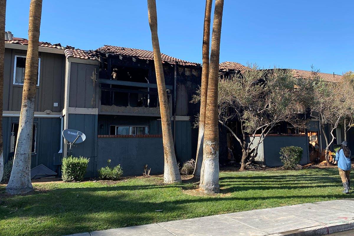 Fire at Las Vegas apartment complex leaves more than 20