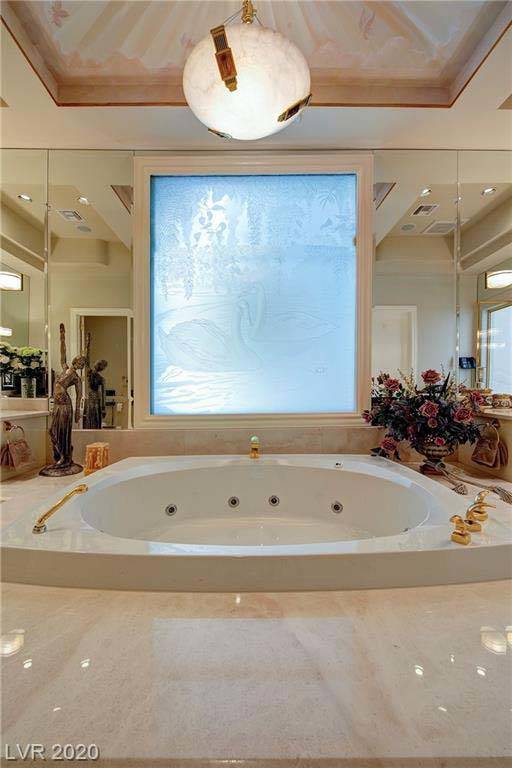 A bath in the Tournament Hills mansion in Summerlin at 8912 Greensboro Lane. (Luxury Homes Phot ...