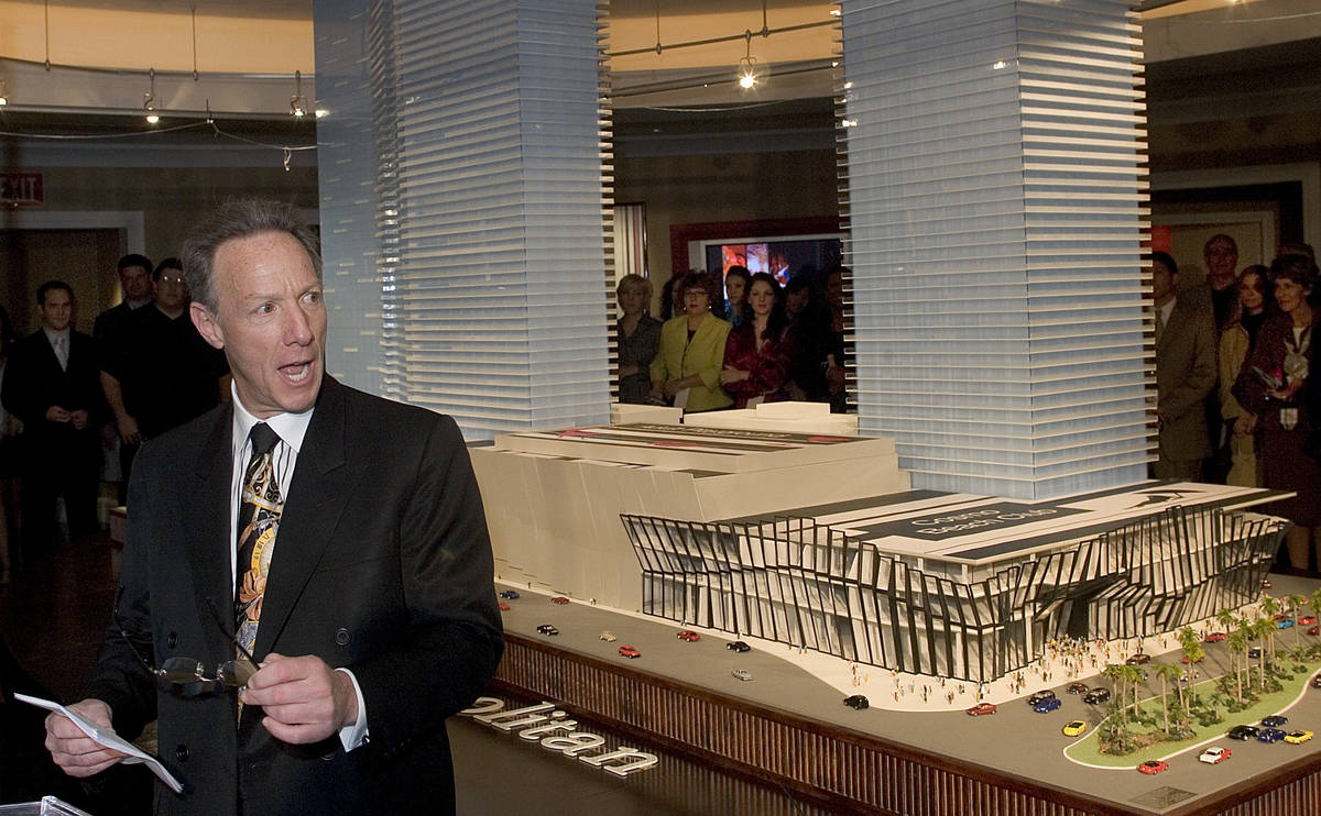 Ian Bruce Eichner, developer of the Cosmopolitan of Las Vegas, speaks to an audience around a m ...