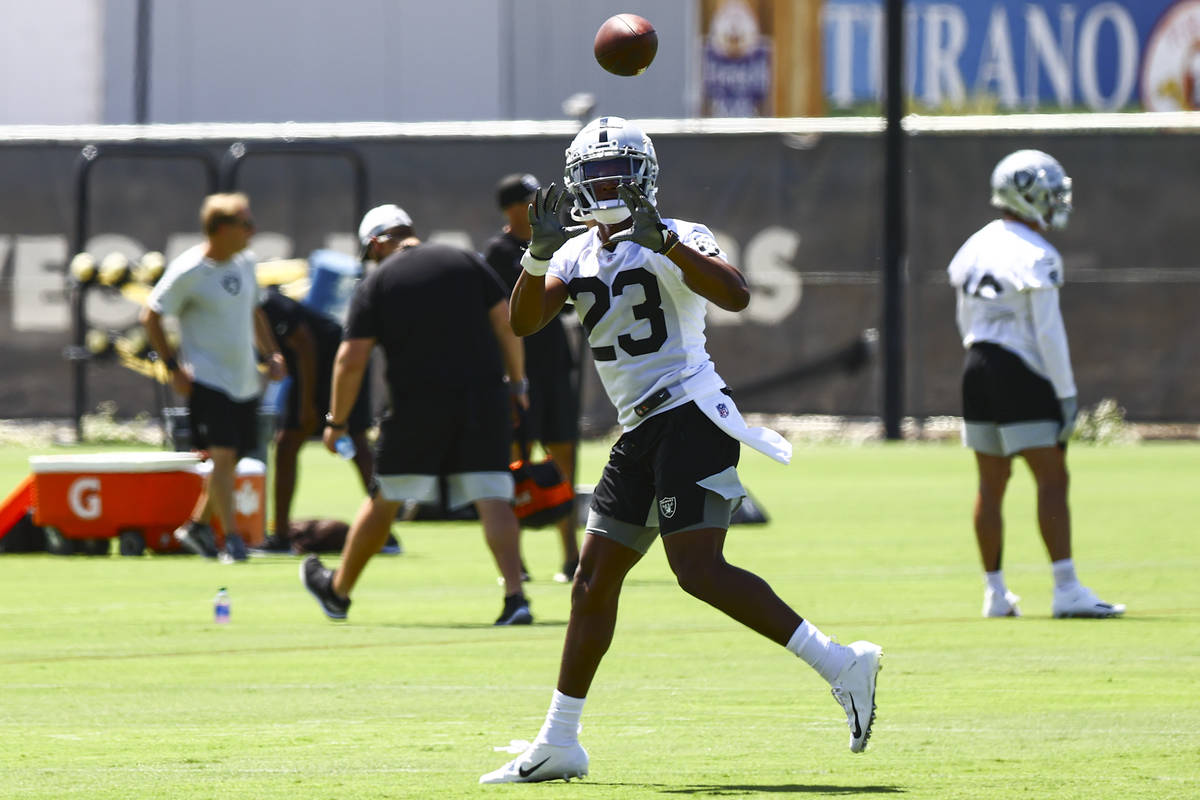 Raiders running back Kenyan Drake (23) looks to make the catch during NFL football practice at ...