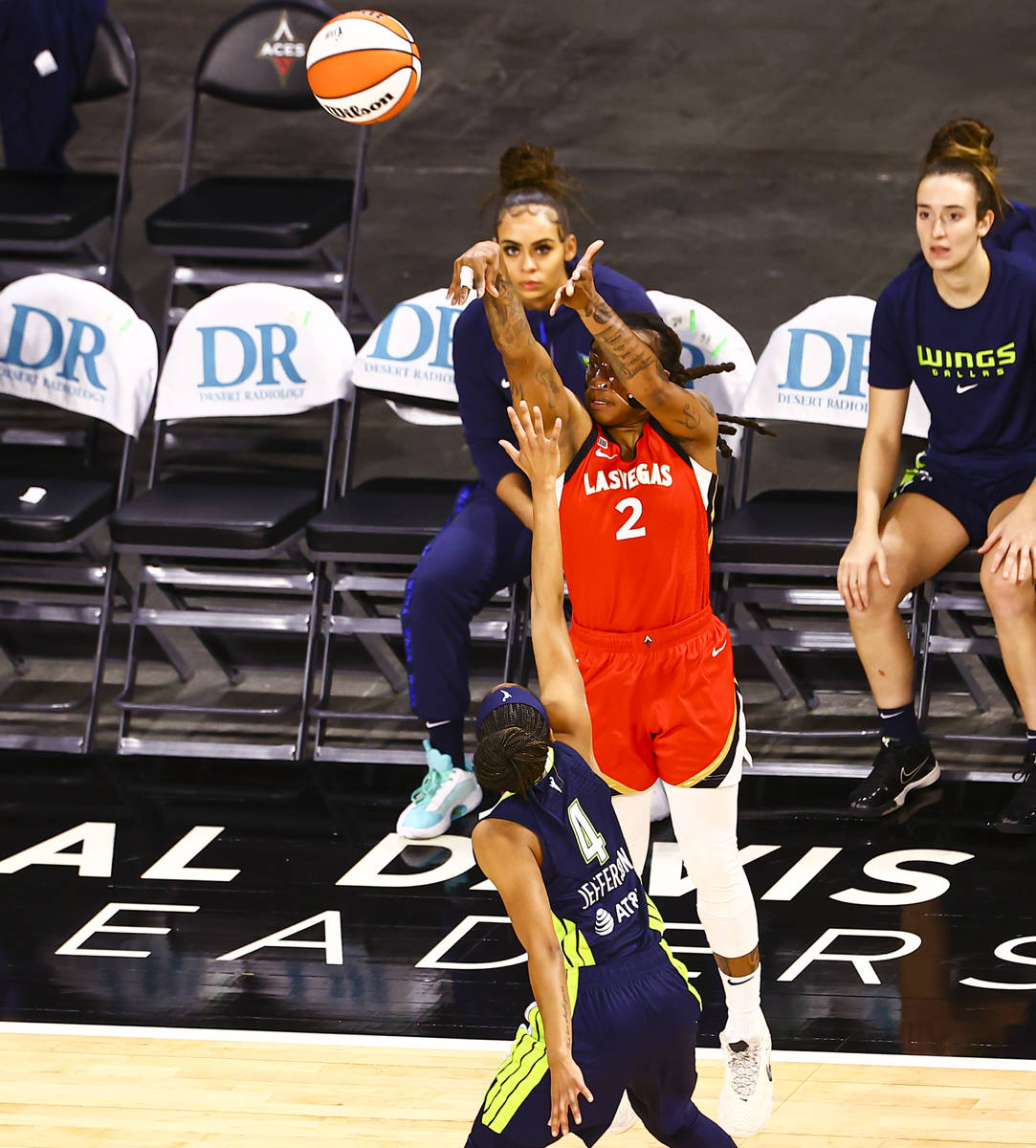 Las Vegas Aces' Riquna Williams (2) shoots over Dallas Wings' Moriah Jefferson (4) during the f ...