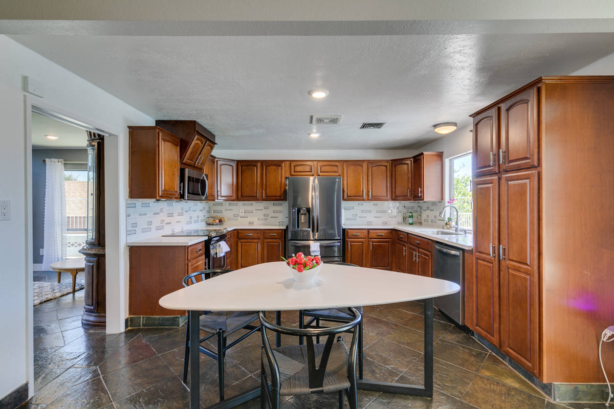 The kitchen and dining area at 1632 Bonita Ave. (Jason Almeida)