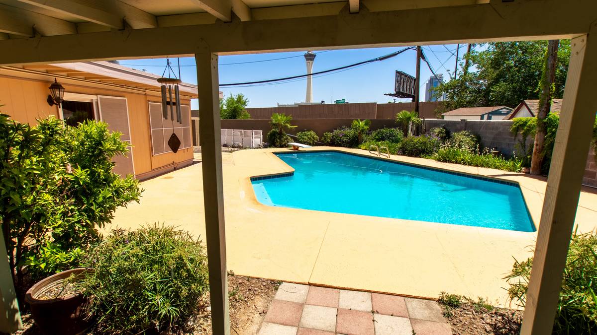 The pool area at 1908 Birch St. (Grant Sheehan)