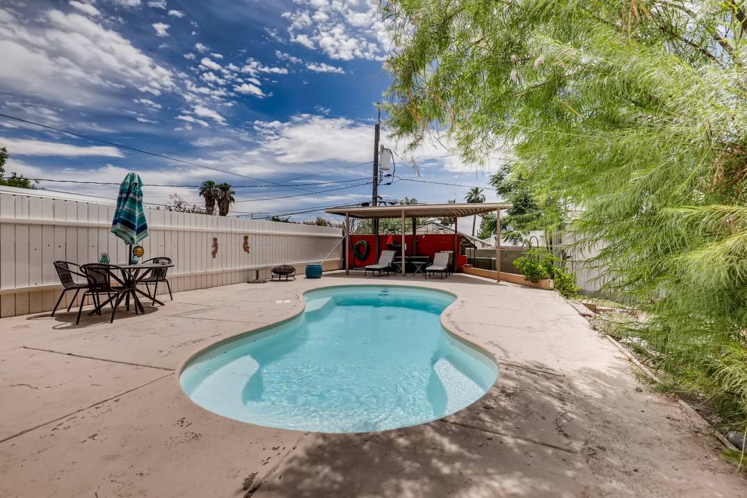 The yard and pool at 301 S. 15th St. (Steve Thomas)