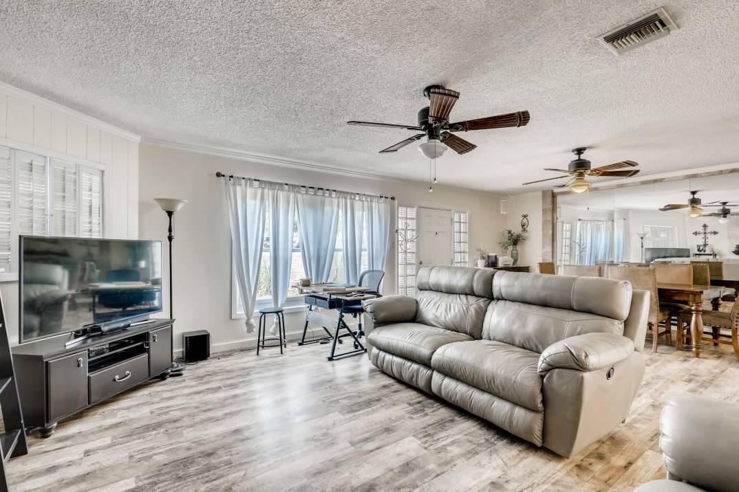The living room at 301 S. 15th St. (Steve Thomas)